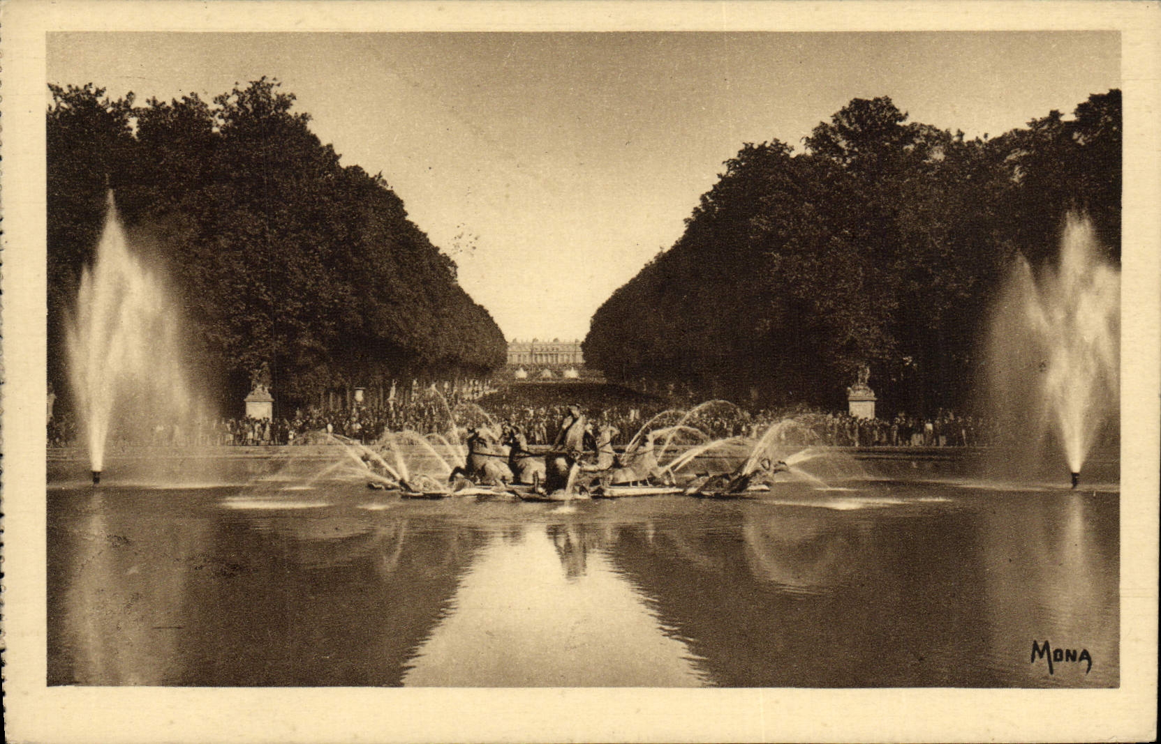 POSTAL Versalles de la VENDIMIA el tanque de Apolo de Tuby la alfombra verde y el castillo