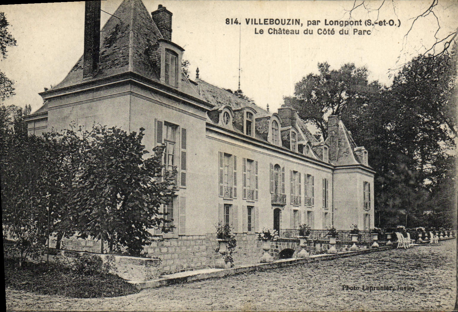 CPA Villebouzin par Longpont Le chateau du cote du parc