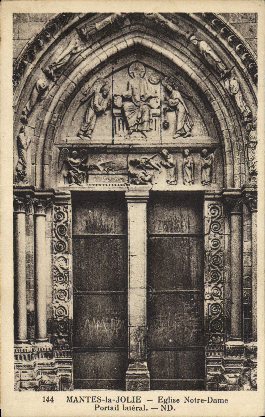 CPA Mantes la Jolie Eglise Notre Dame Portail Lateral