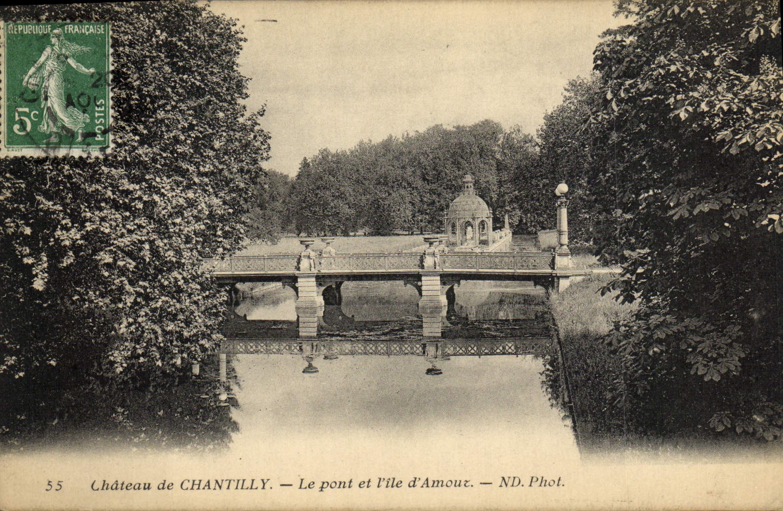 CPA Chantilly Chateau le Pont et l'lle D'Amour