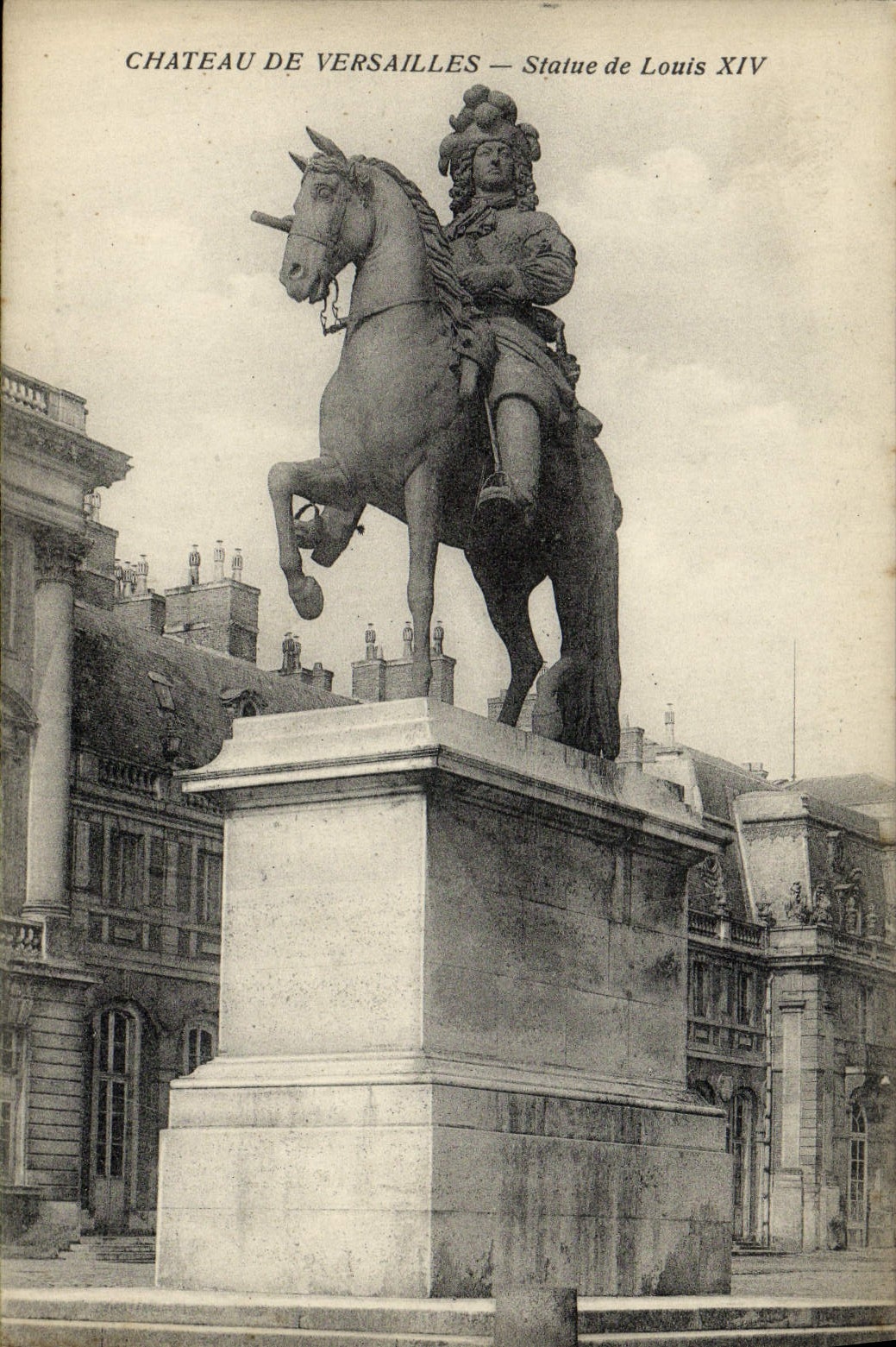 CPA Versailles Chateau De Statue de Louis XIV