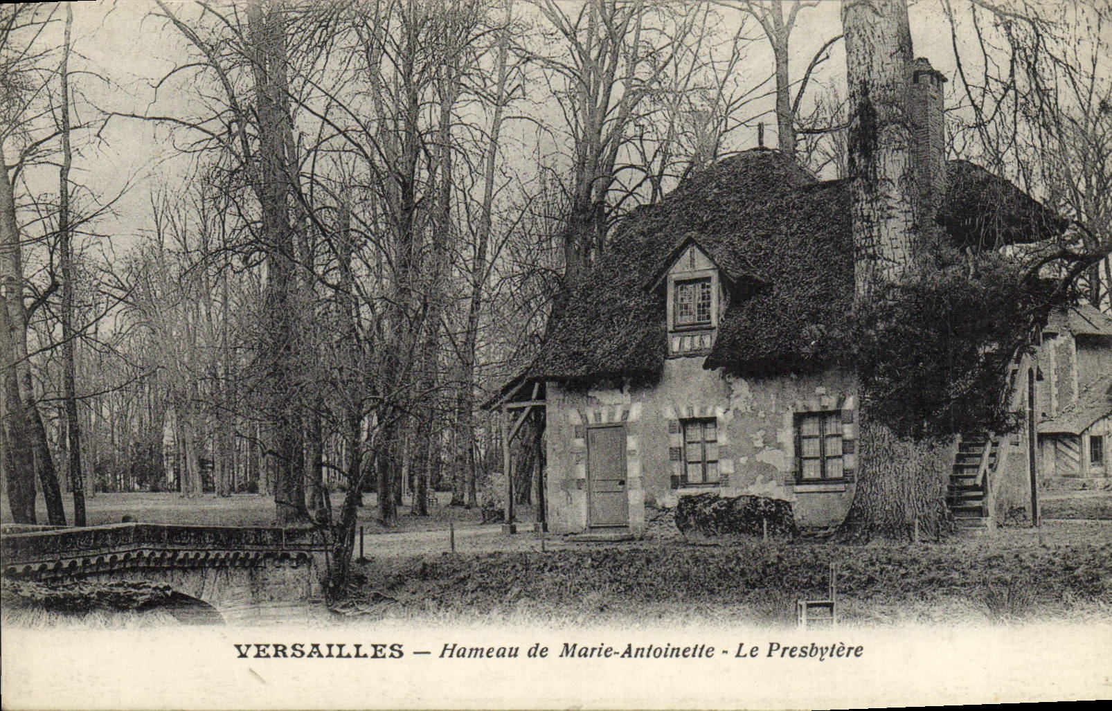 CPA Versailles Hameau de Marie Antoinette Le presbytere