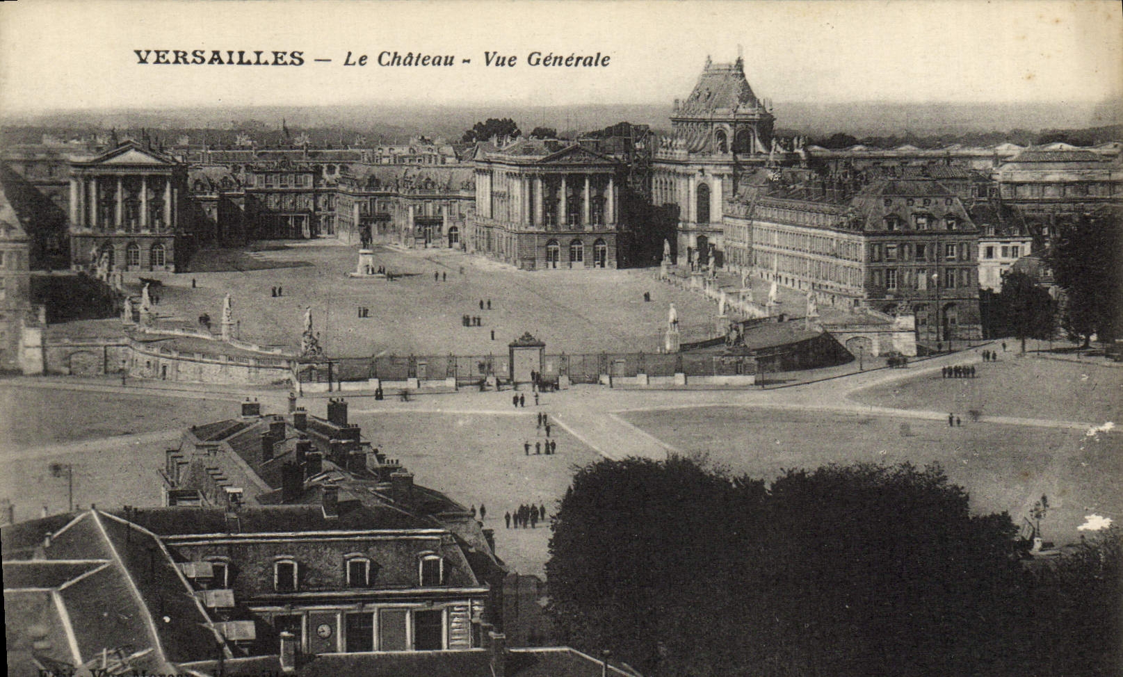 CPA Versailles Le Chateau Vue Generale