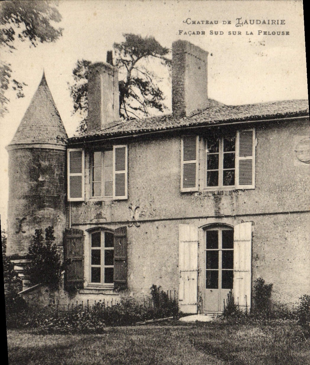 VINTAGE POSTCARD Castle of Laudairie southern Frontage on the lawn