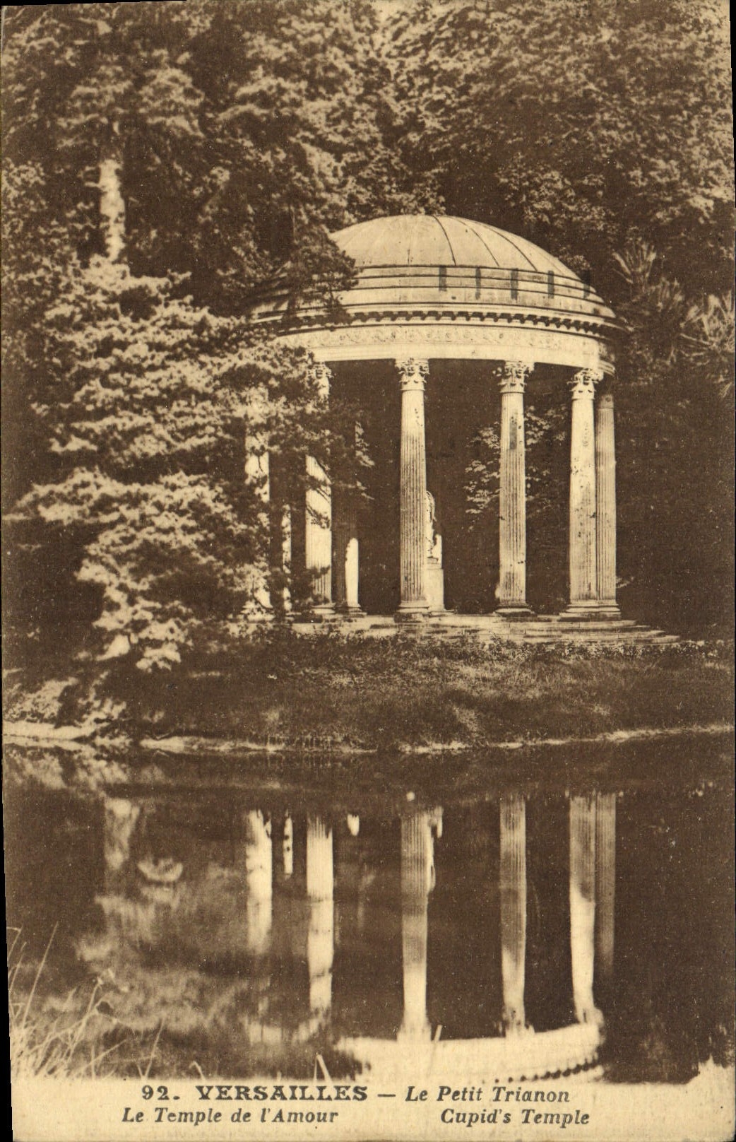 CPA Versailles Le Petit Trianon Le temple de l'amour