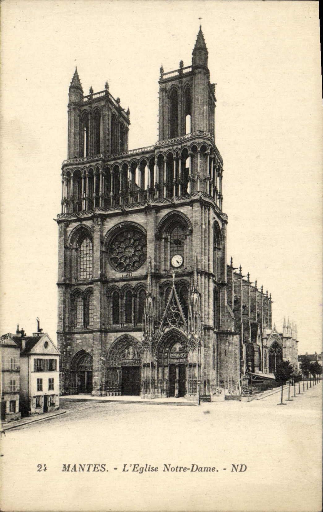 VINTAGE POSTCARD Mantes the Notre Dame Church