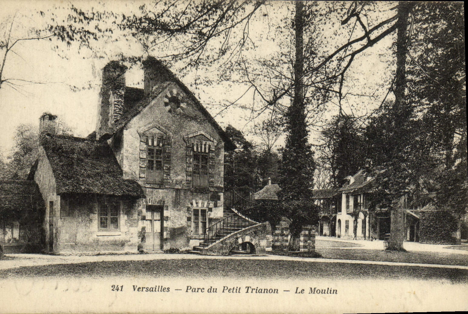 CPA Versailles Parc du Petit Trianon Le Moulin