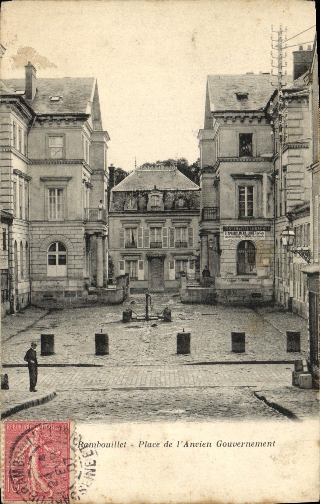 CPA Rambouillet Place de L'Ancien Gouvernement