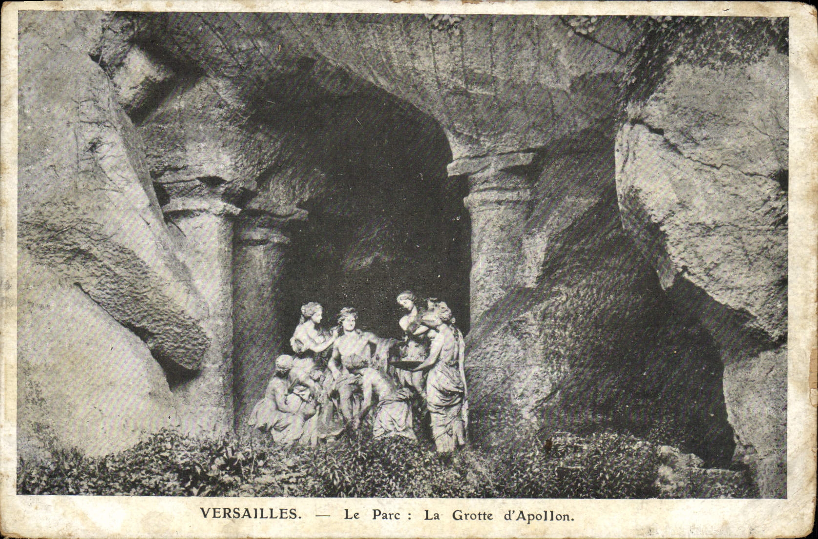 POSTAL Versalles de la VENDIMIA la cueva del parque de Apolo