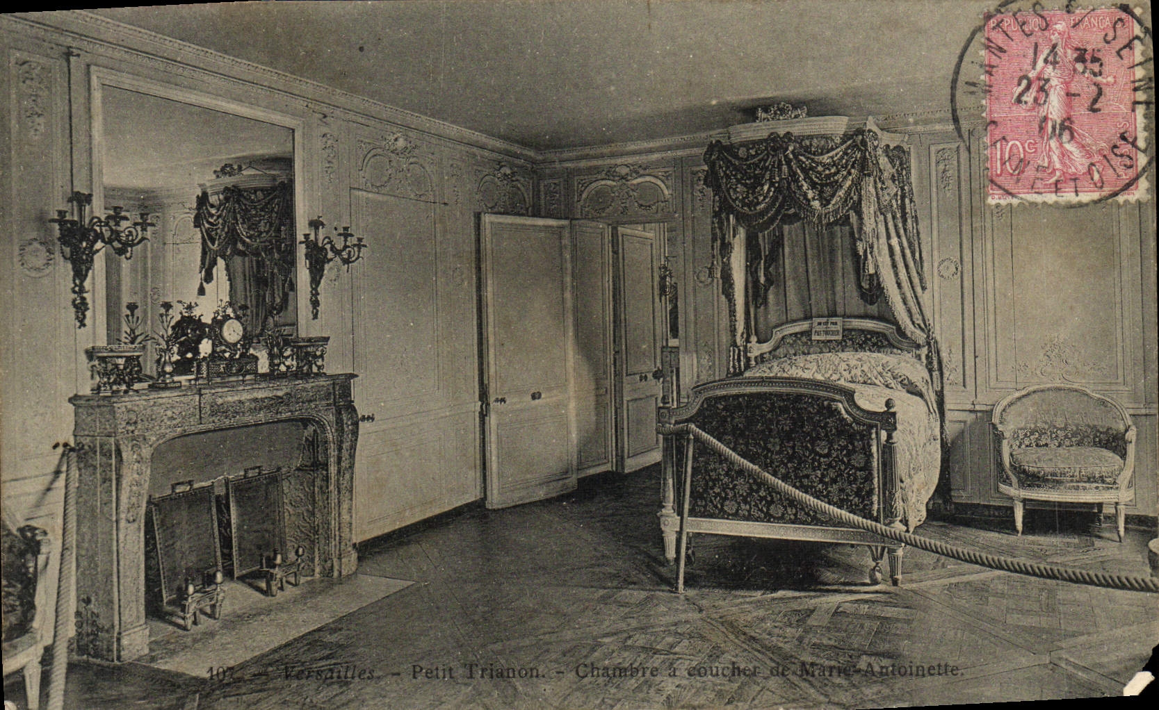 CPA Versailles petit Trianon Chambre a coucher de Marie Antoinette