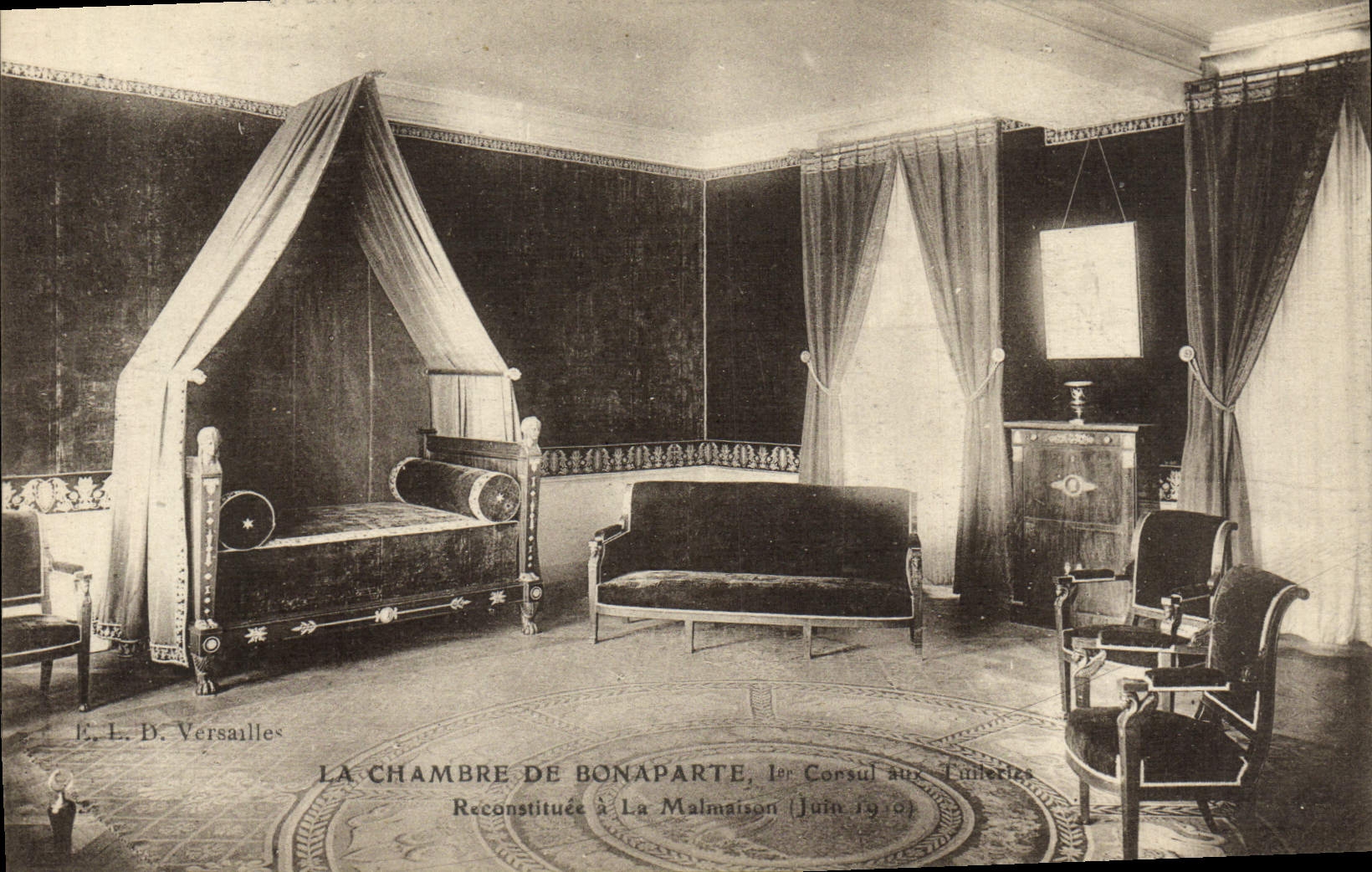 VINTAGE POSTCARD Malmaison the room D eBonaparte 1st consul with Tileries