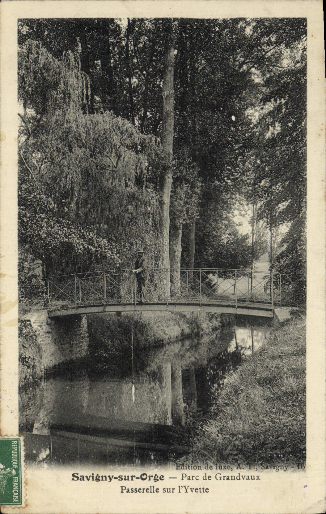VINTAGE POSTCARD Savigny on Barley Park of Grandvaux Footbridge on the Yvette