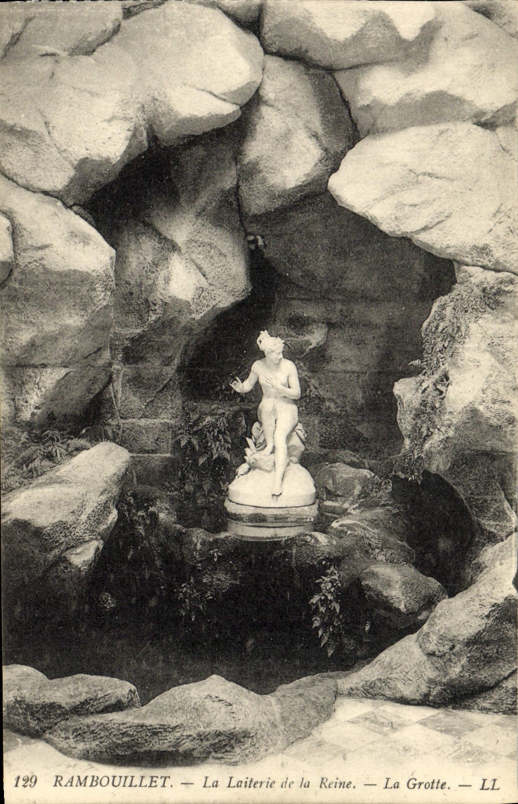 CPA Rambouillet La Laiterie De La Reine La Grotte