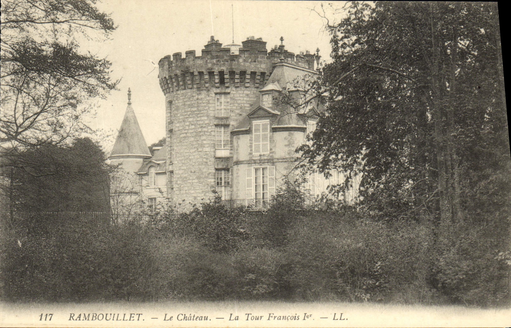 CPA Rambouillet Le Chateau la tour Francois 1er