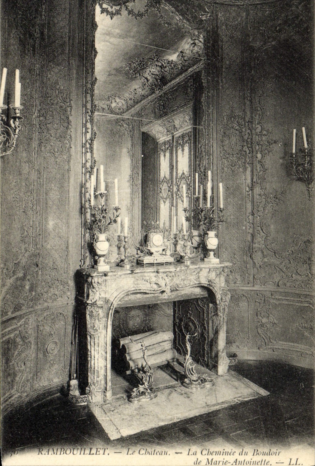 CPA Rambouillet Le Chateau La Cheminee du boudoir de Marie Antoinette