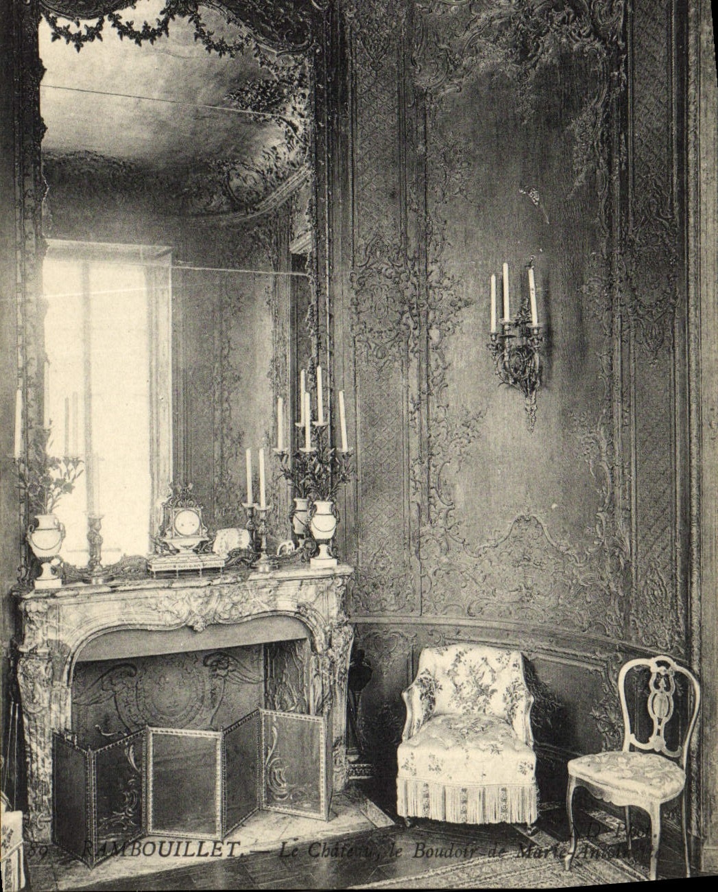 CPA Rambouillet Le Chateau Le boudoir de Marie Antoinette