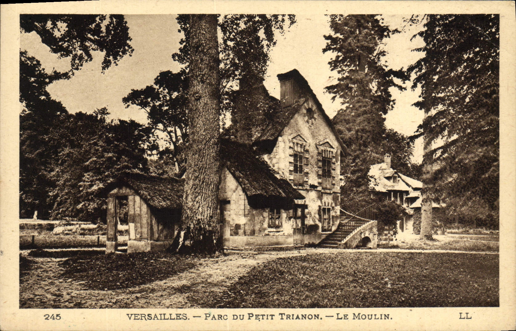 CPA Versailles Parc Du Petit Trianon Le Moulin