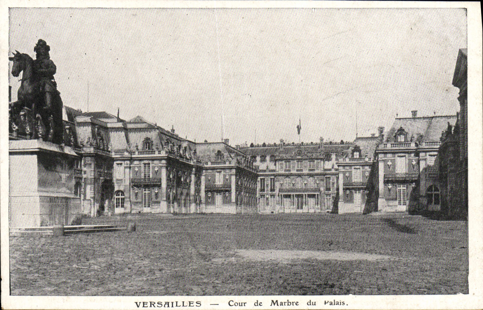 CPA Versailles Cour De Marbre Du palais