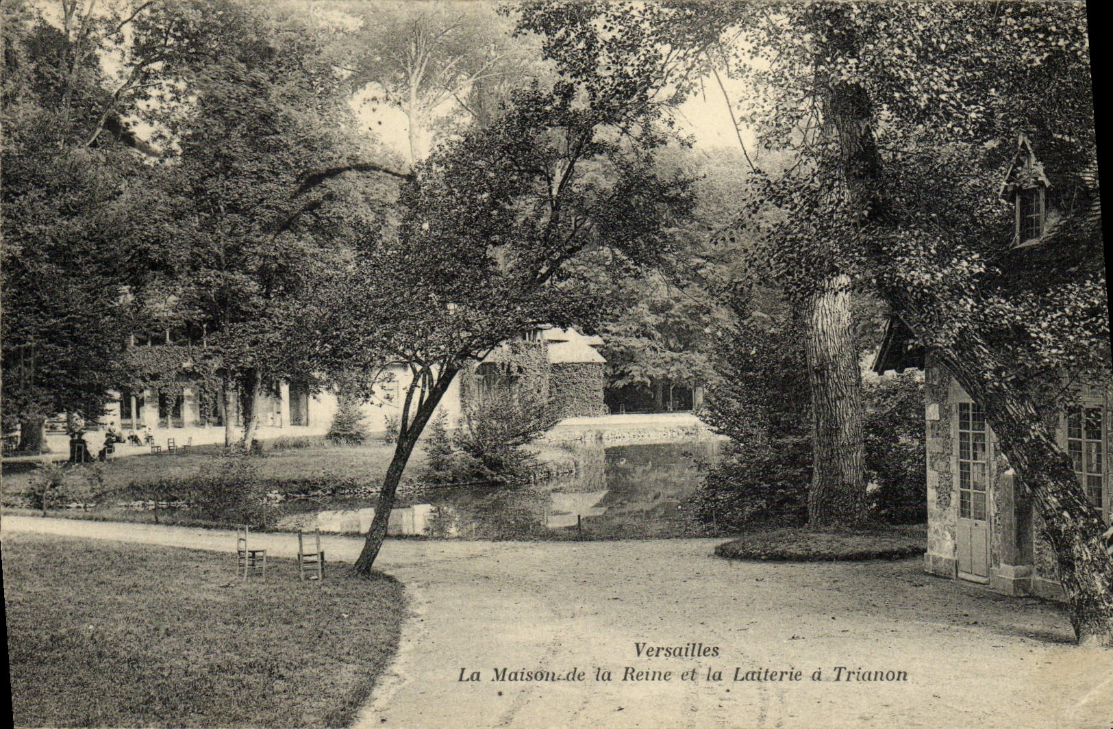 La POSTAL Versalles de la VENDIMIA la casa de la reina y de la lechería tiene Trianon