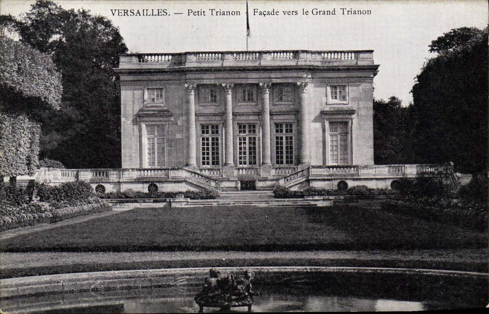 Ataque frontal del trianon de Versalles de la POSTAL de la VENDIMIA pequeño hacia grande el trianon