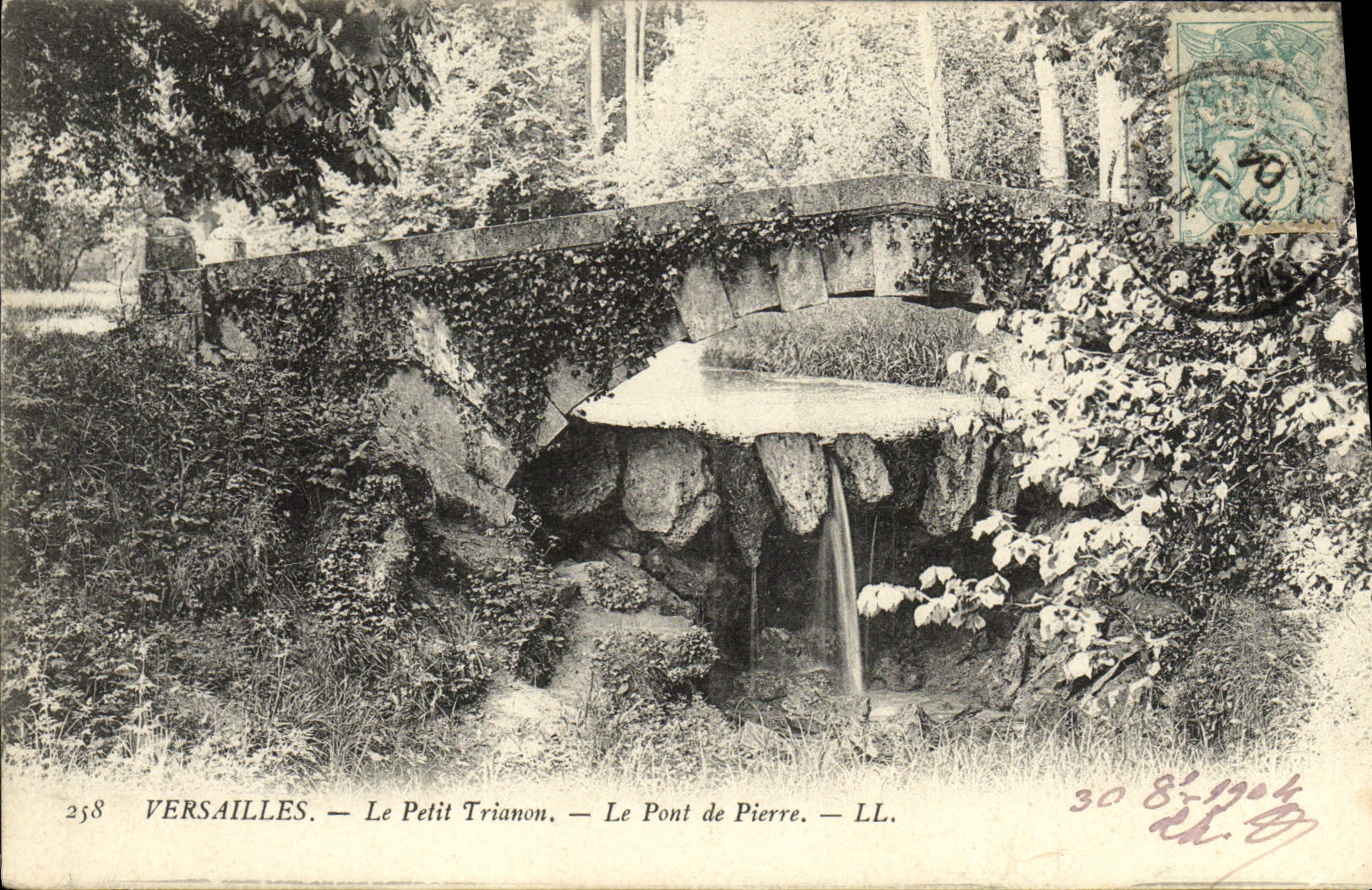 CPA Versailles Le Petit Trianon Le Pont De Pierre