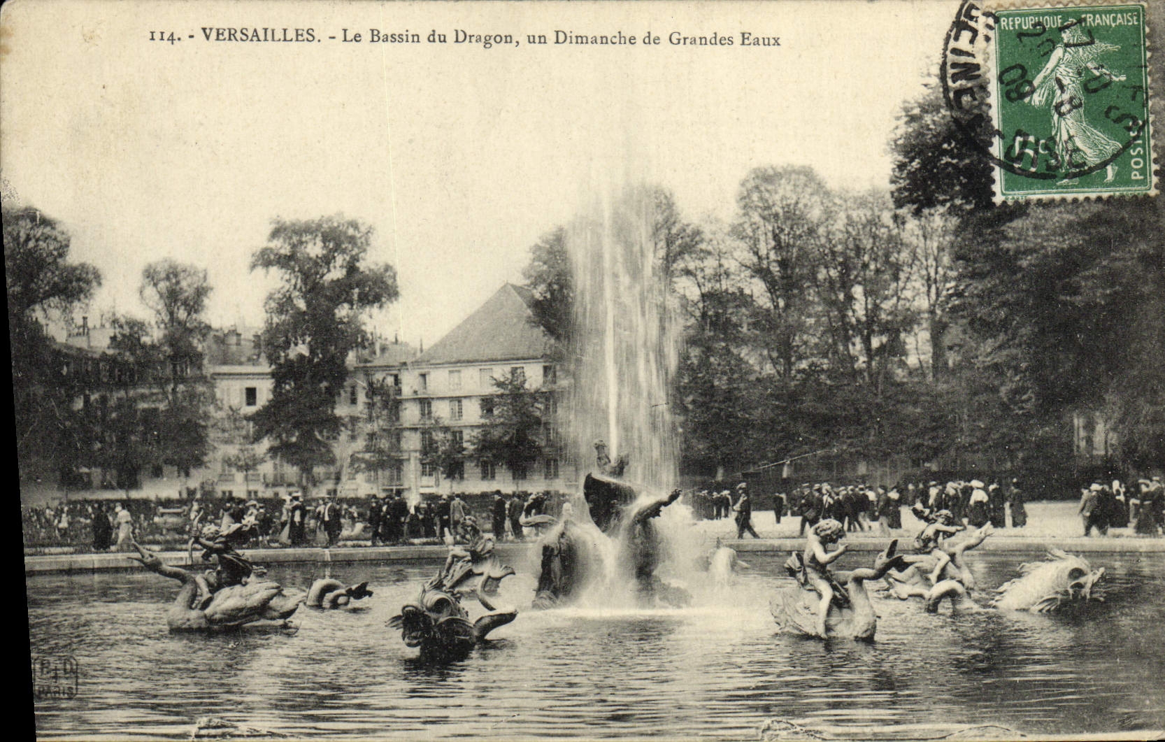 CPA Versailles Le Bassin Du Dragon un dimanche de grandes eaux