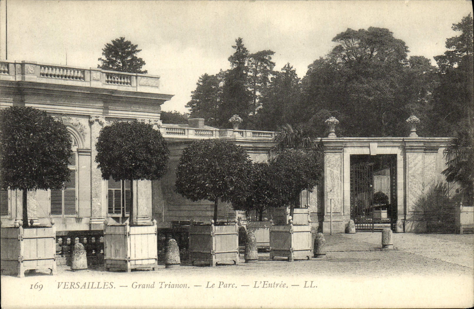 POSTAL Versalles Trianon grande de la VENDIMIA el parque la entrada