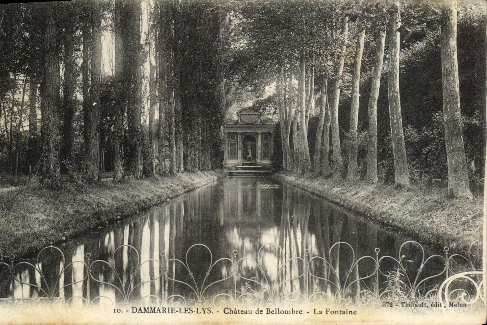 VINTAGE POSTCARD Dammarie the Lilies Castle De Bellombre the Fountain