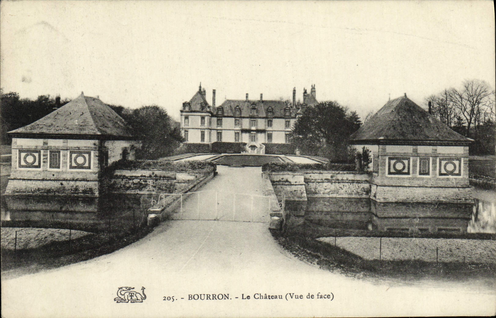 VINTAGE POSTCARD Bourron the Castle