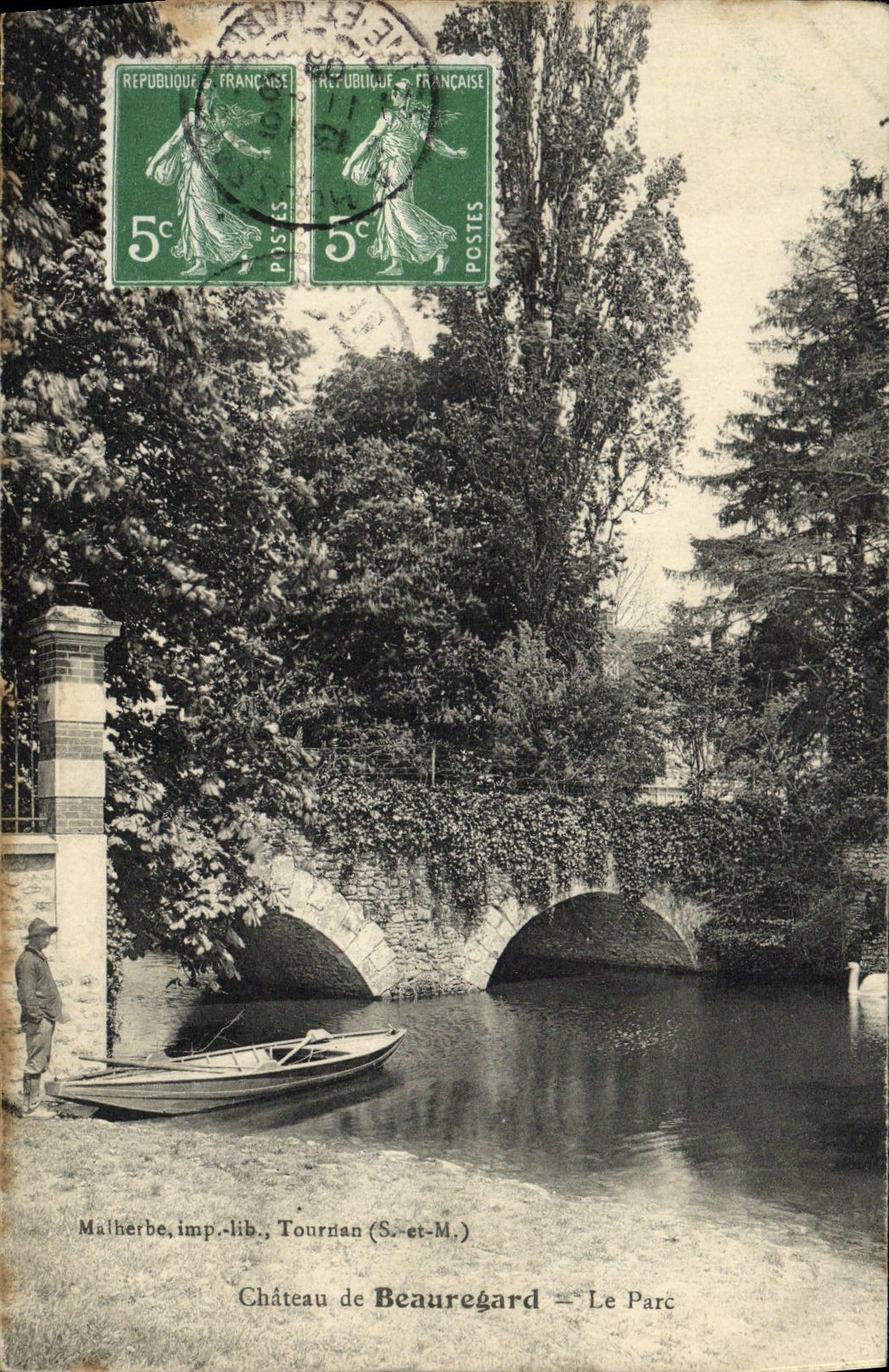 VINTAGE POSTCARD Castle De Beauregard the Park