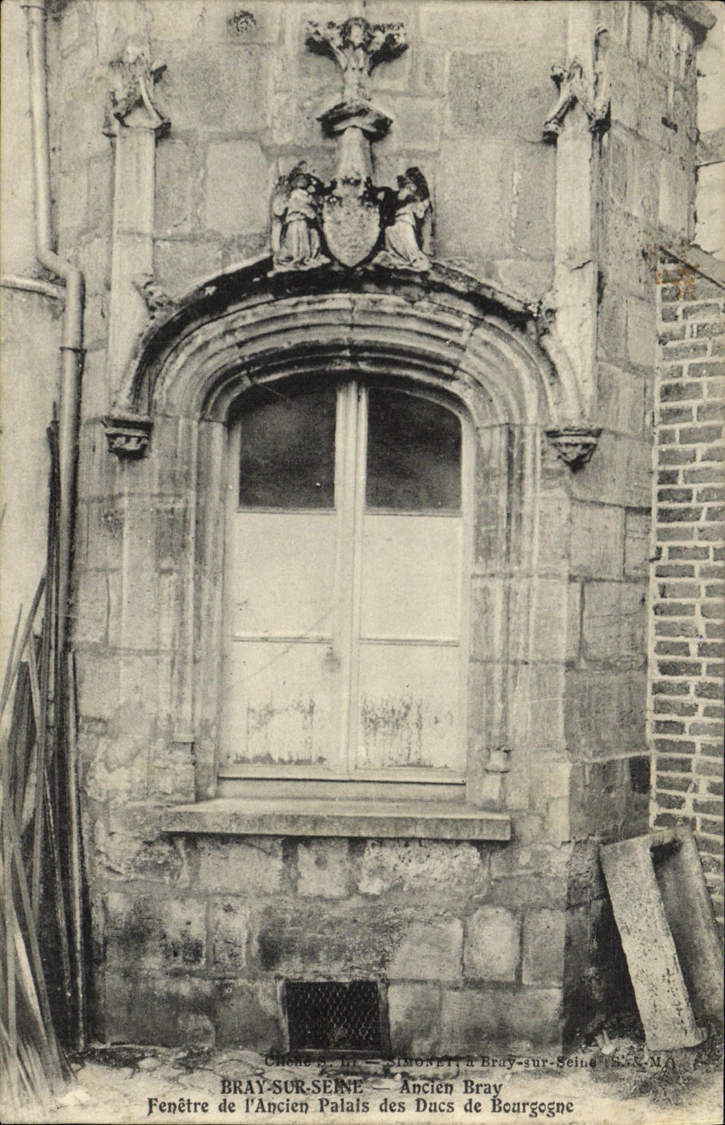 VINTAGE POSTCARD Bray On the Seine Ancien Bray Fenestrates Old Palate Of the Dukes Of Burgundy