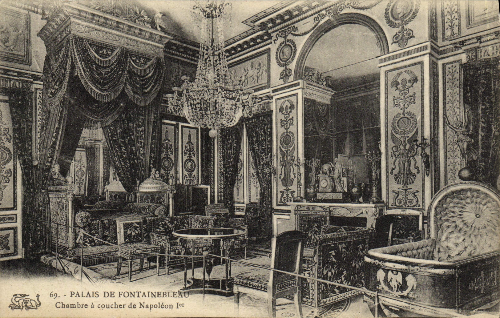 VINTAGE POSTCARD Palais De Fontainebleau Chambre has Coucher Of Napoleon 1st