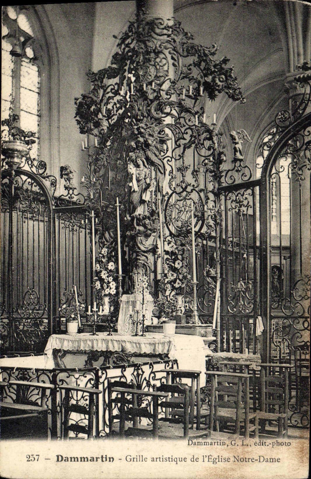 VINTAGE POSTCARD Dammartin Roasts Artistic Notre Dame Church