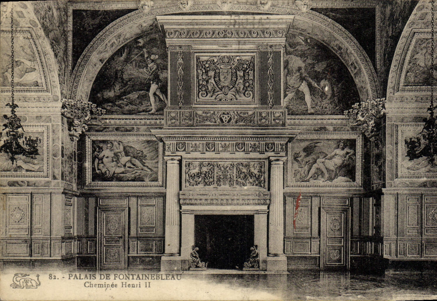 VINTAGE POSTCARD Palate De Fontainebleau chimney Henri II