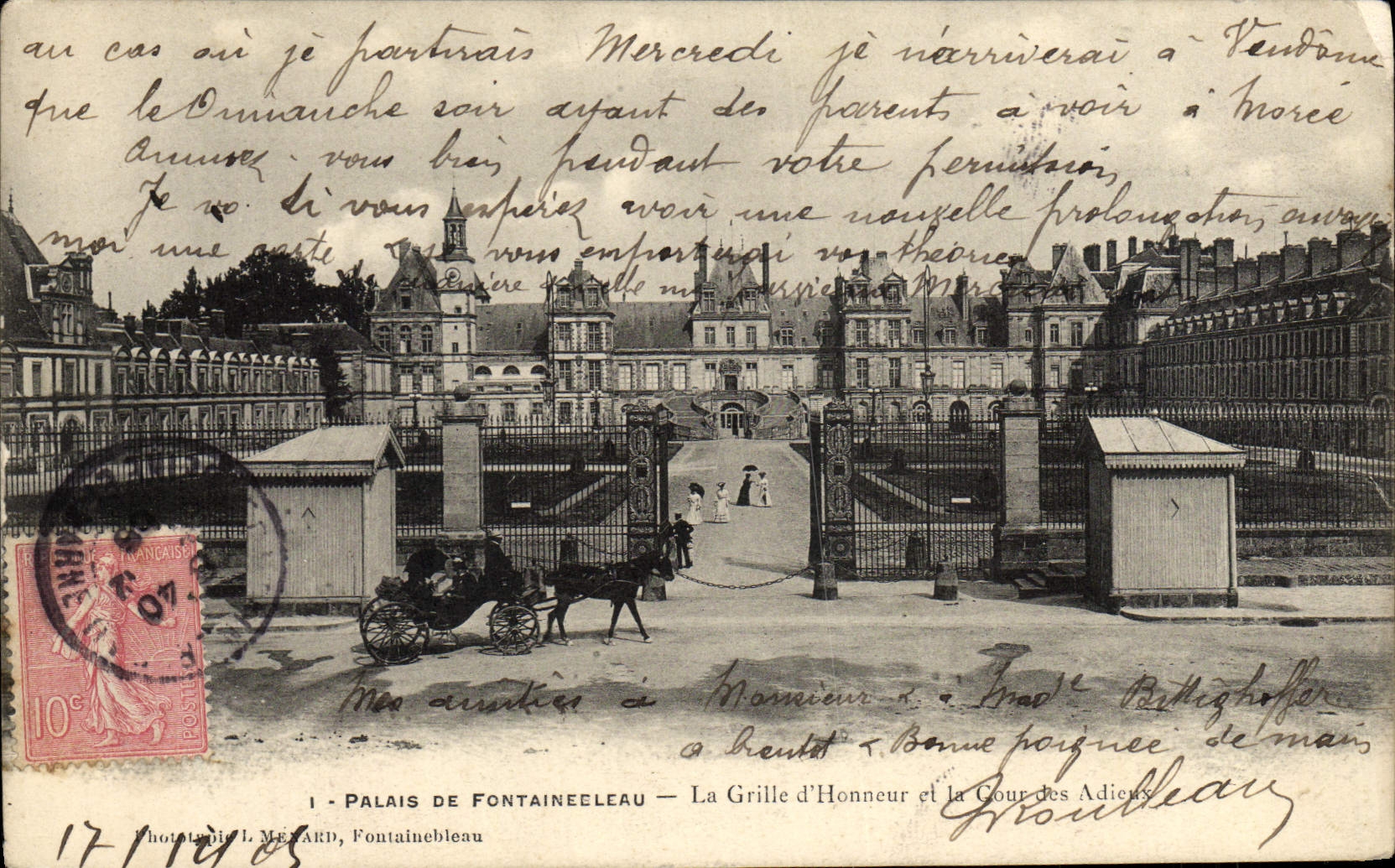 CPA Palais De Fontainebleau La Grille D'Honneur Et La Cour Des Adieux