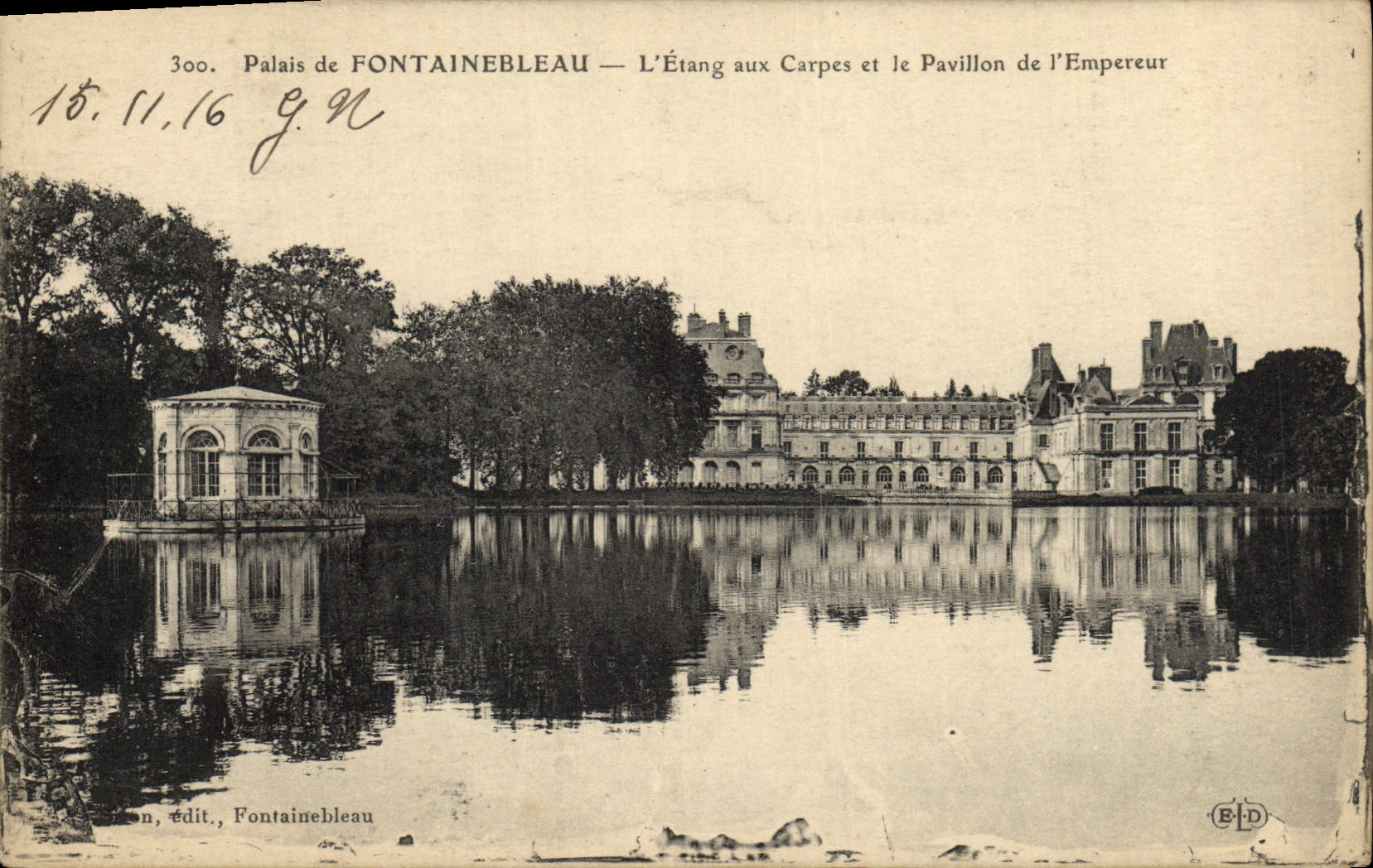 CPA Palais De Fontainebleau L'Etang Aux Carpes et le pavillon de l'Empereur