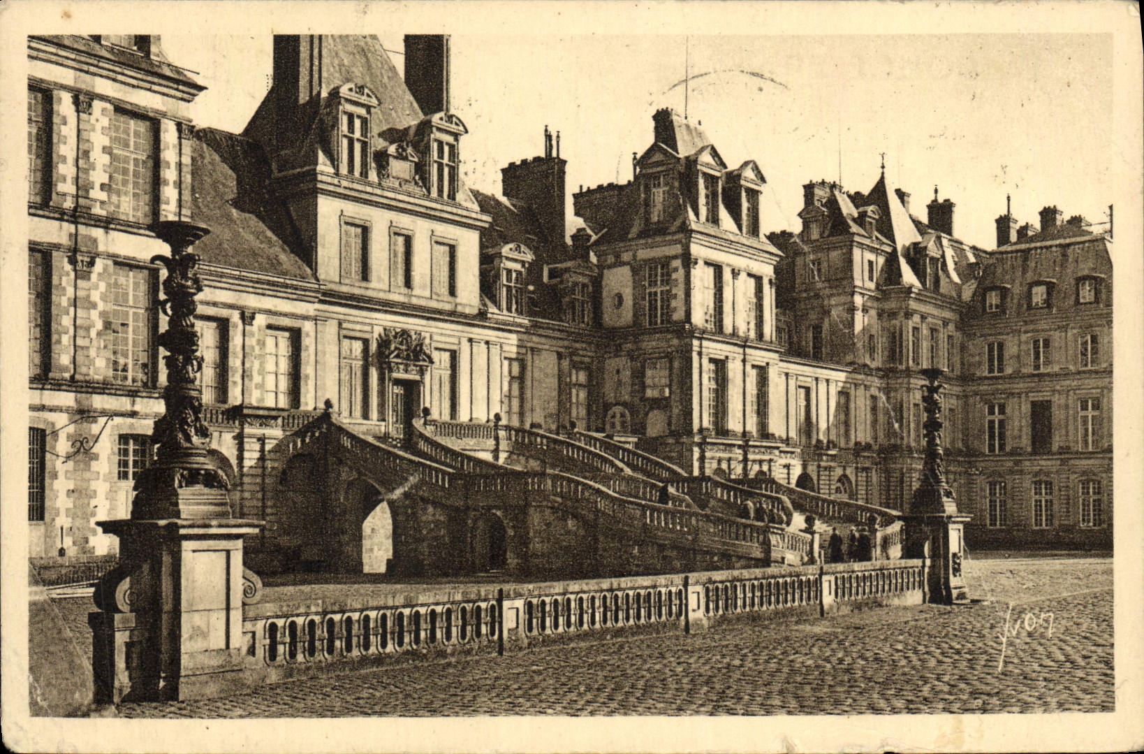 VINTAGE POSTCARD Soft Fontainebleau France the Palate Frontage on the court of the Good-byes