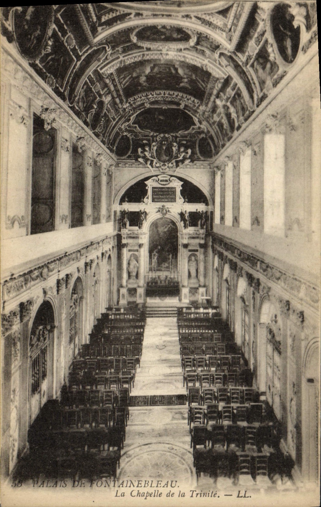 VINTAGE POSTCARD Palate De Fontainebleau La Chapelle Of the Trinity