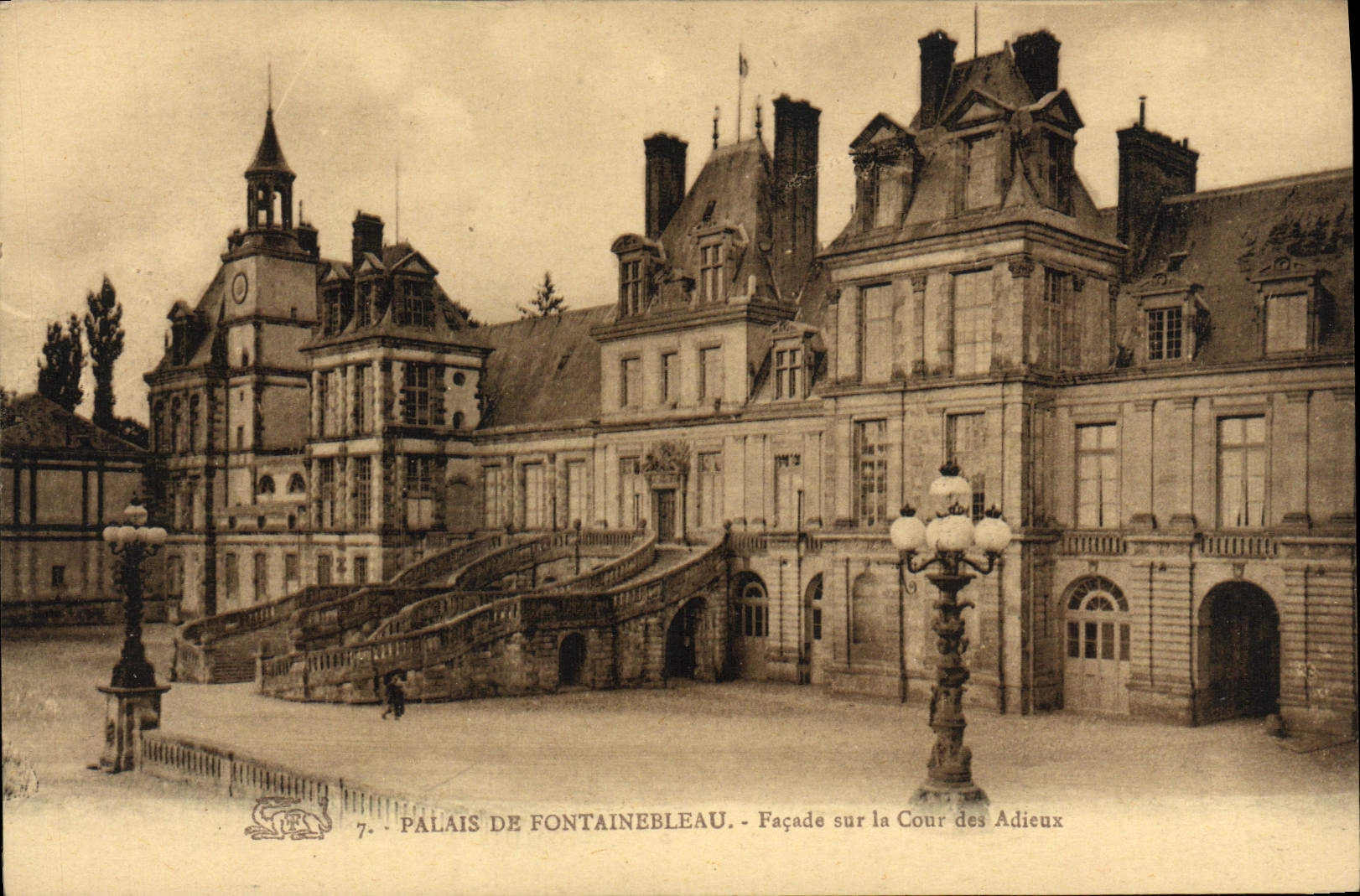 CPA Palais De Fontainebleau Facade Sur La Cour Des adieux