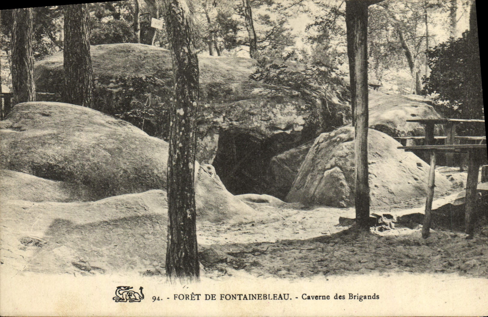 CPA Foret De Fontainebleau Caverne Des Brigands