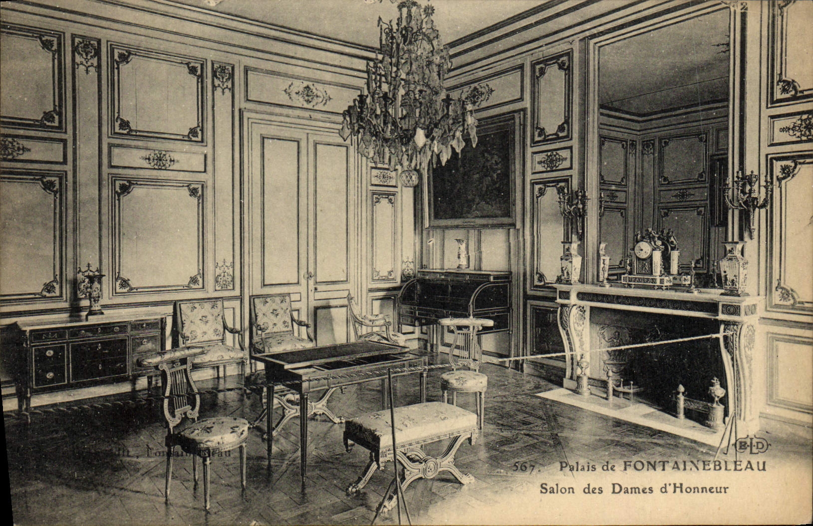 VINTAGE POSTCARD Palate De Fontainbleau Living room Of the Lady-in-waitings