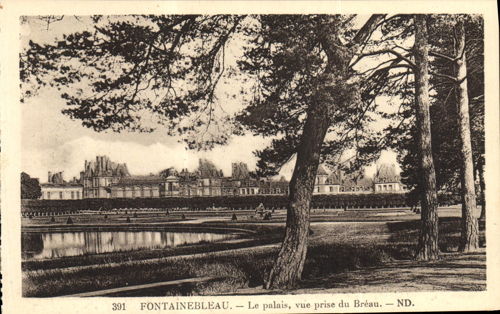 VINTAGE POSTCARD Fontainebleau the Palate Seen from of the breau