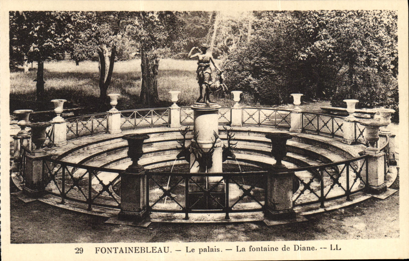 CPA Fontainebleau Le Palais La Fontaine De Diane