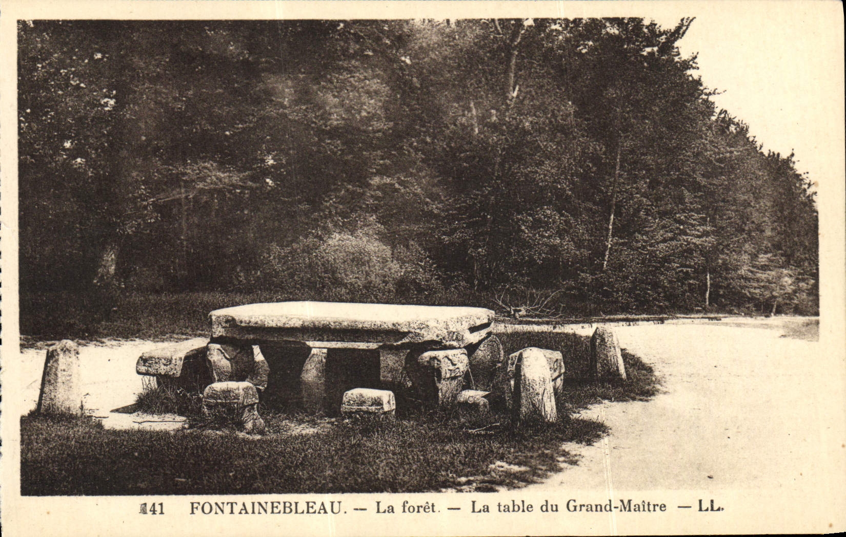 CPA Fontainebleau La Foret La Table Du Grand Maitre