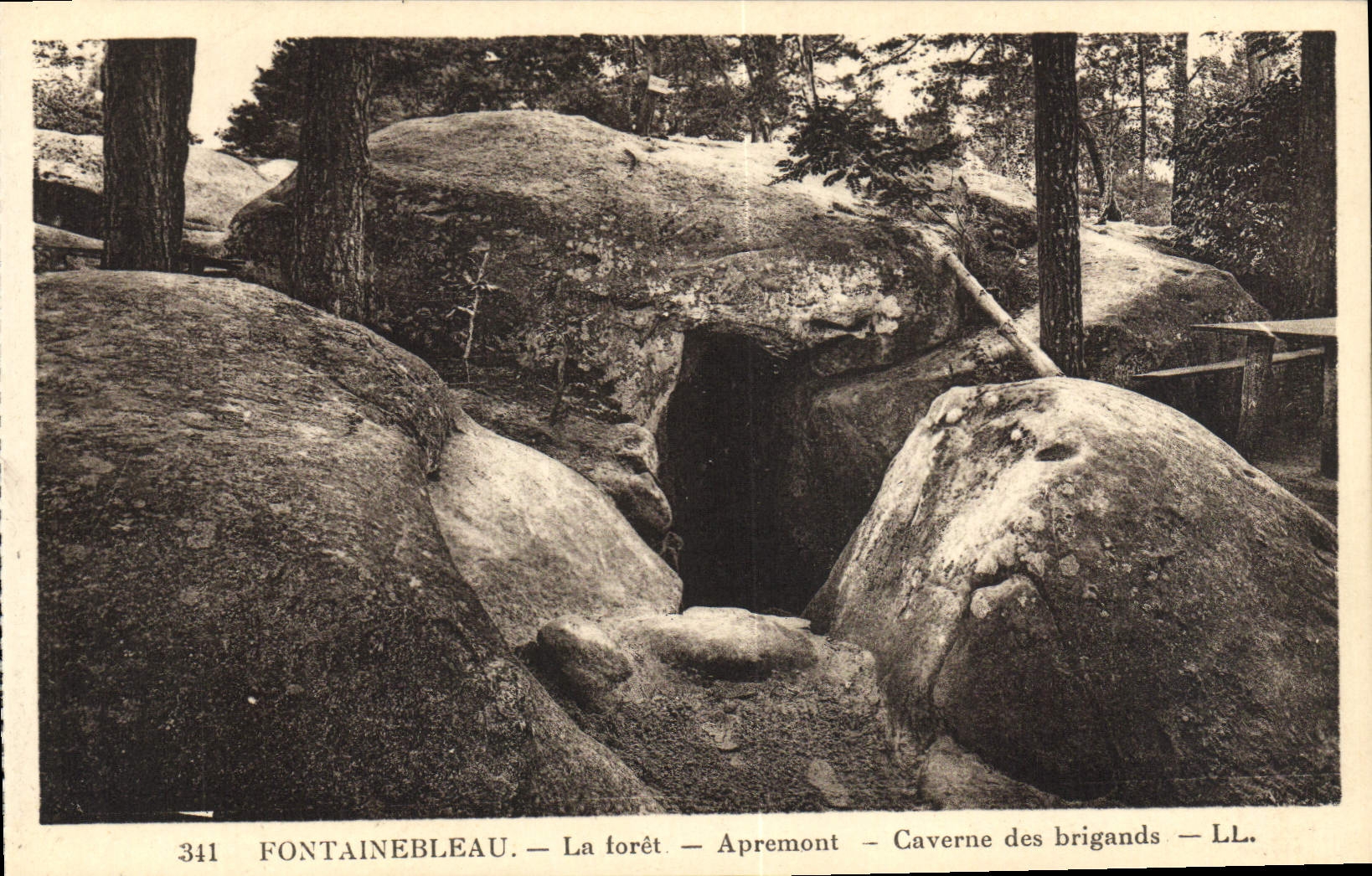 CPA Fontainebleau La Foret Apremont caverne des brigands
