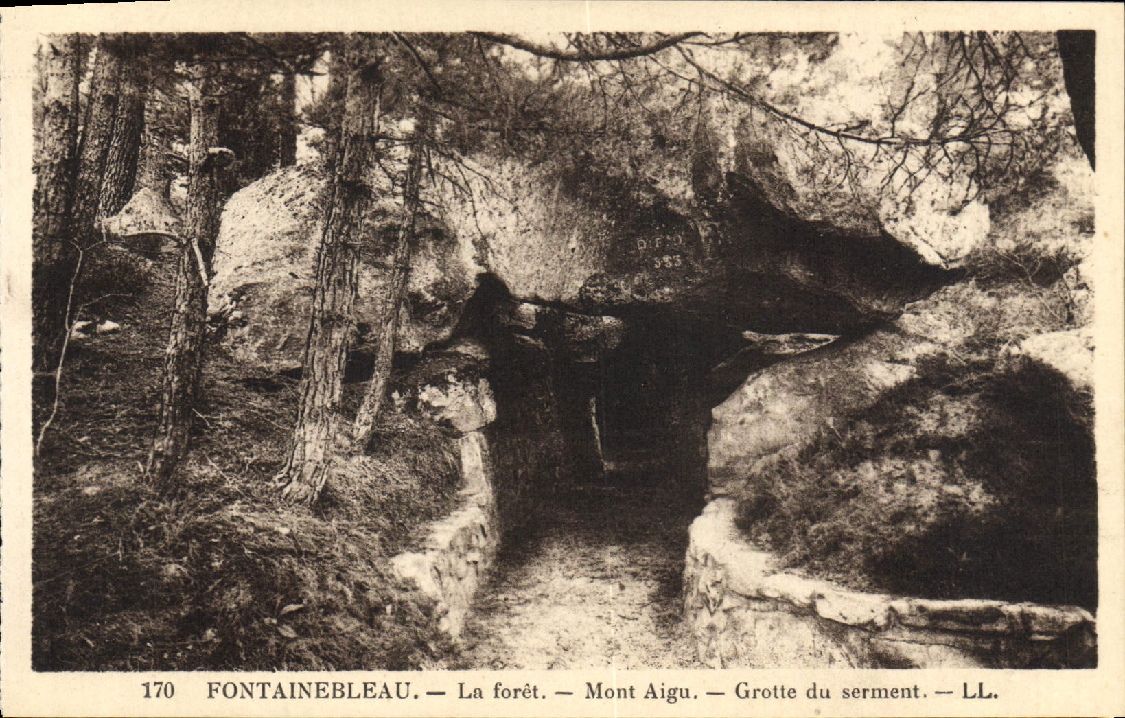 CPA Fontainebleau La Foret mont aigu grotte du serment