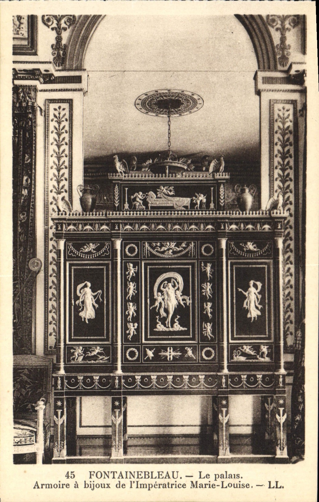 CPA Fontainebleau Le Palais Armoire a bijoux de l'Imperatrice marie louise