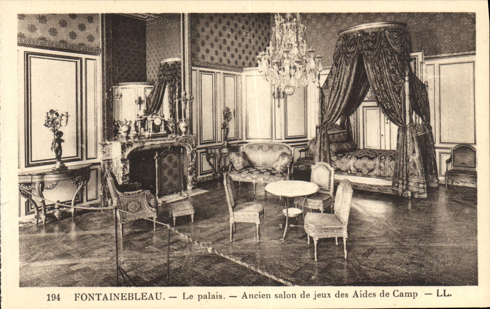 CPA Fontainebleau Le Palais Ancien Salon De Jeux Des Aides De Camp