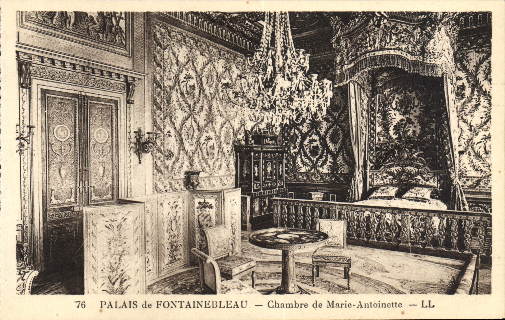 VINTAGE POSTCARD Palate De Fontainebleau Room Of Marie Antoinette