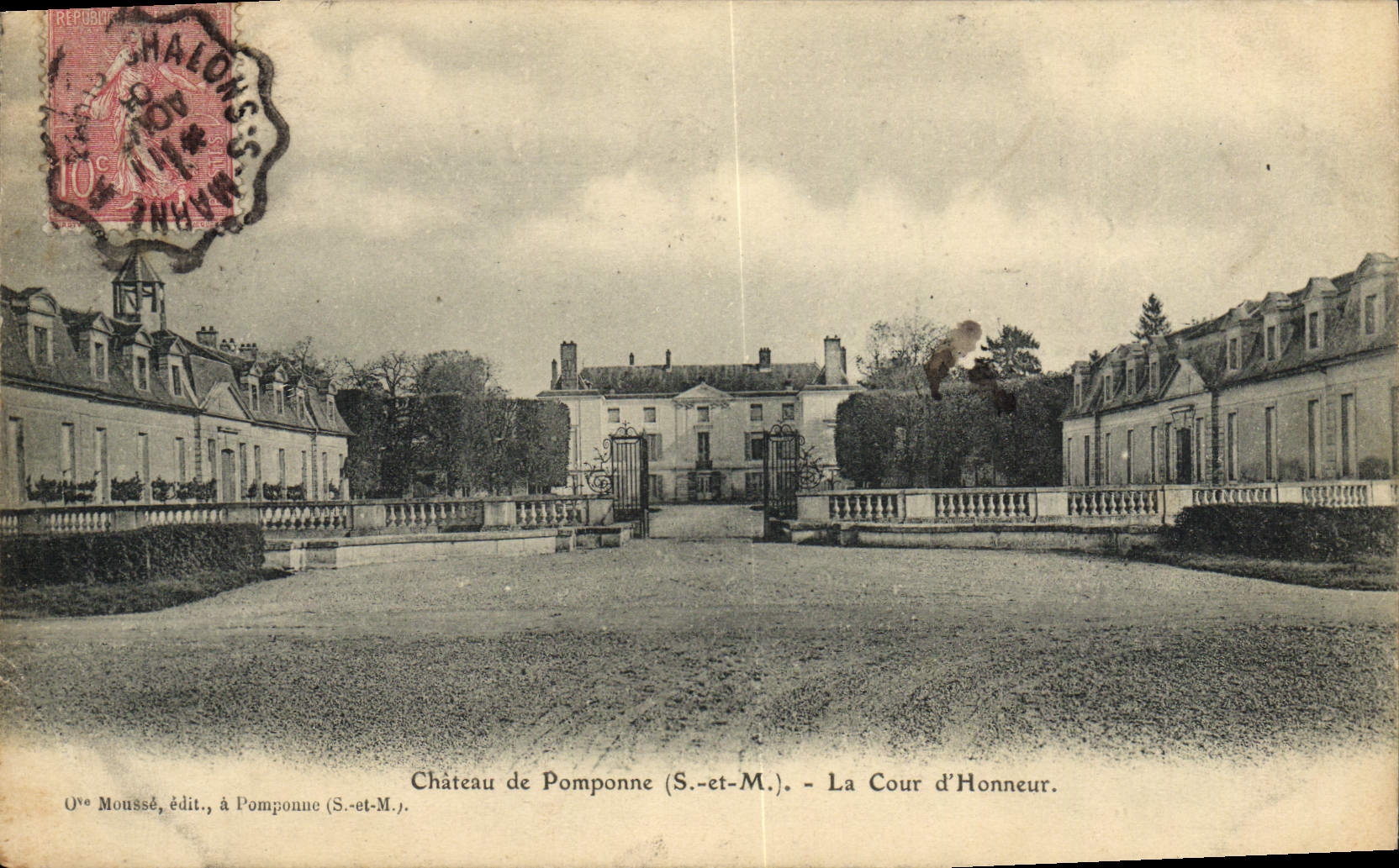 VINTAGE POSTCARD Castle De Pomponne Main courtyard
